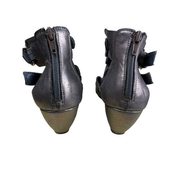 Kensie Silver Faux Leather Strappy Wedge Sandals Size 7 SALE - Picture 7 of 14